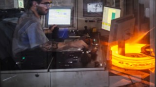 Ein Mitarbeiter von Bohemia Rings im Einsatz.