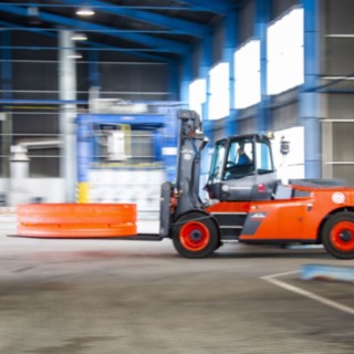 Der H160 auf dem Weg zum Härtebecken.