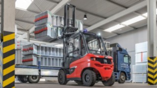 Der Linde X50 wird bei Layher seit Oktober 2022 auf Herz und Nieren getestet. Der Linde X50 wird bei Layher seit Oktober 2022 auf Herz und Nieren getestet.