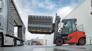 Linde E80 bei Warenverladung Linde E80 bei Warenverladung