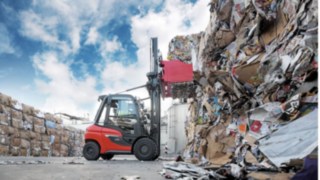Der V-Stapler H50 von Linde Material Handling im Einsatz beim Papierproduzenten