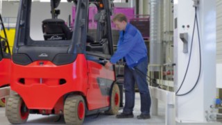 Linde Wasserstoffstapler wird getankt